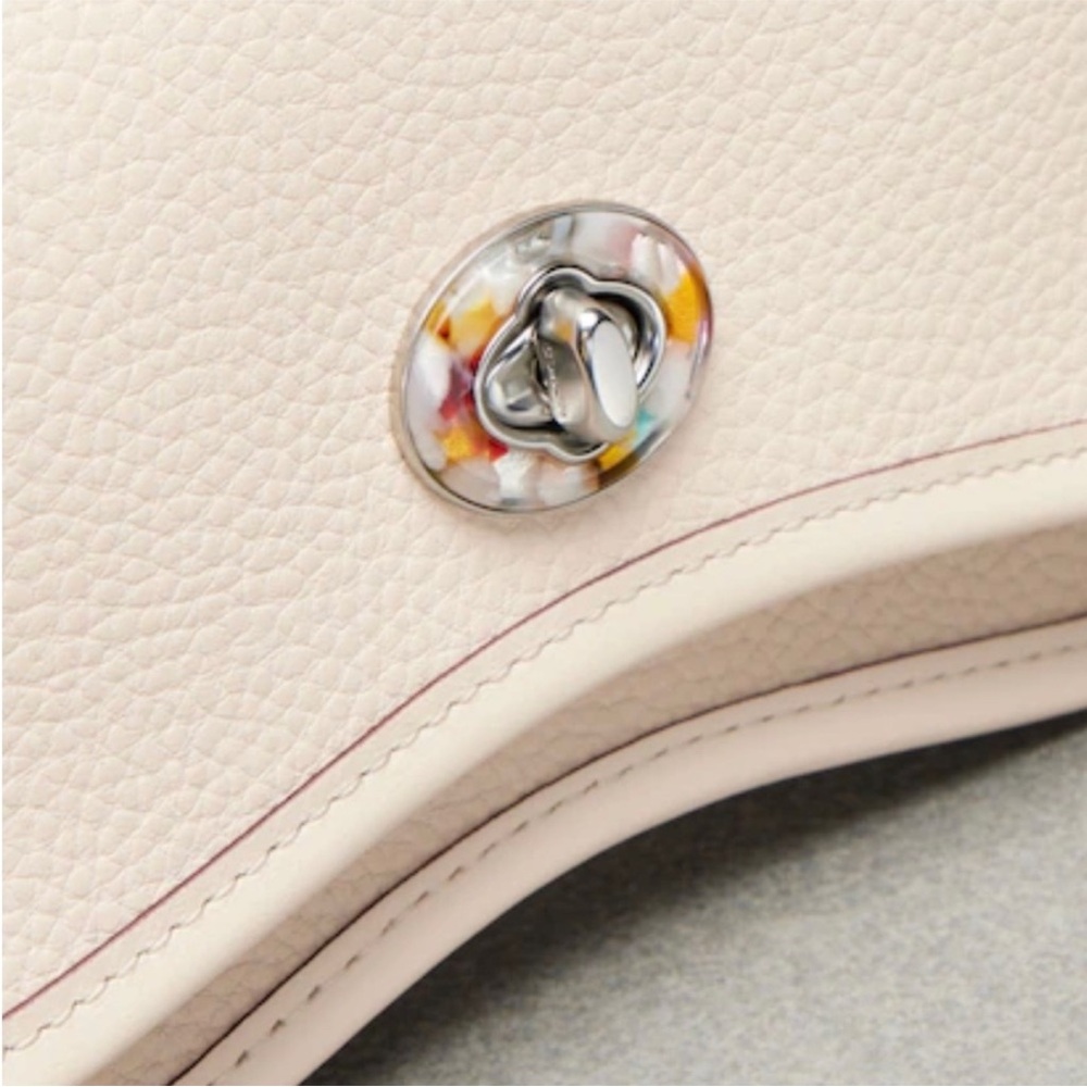 NWT! Coach Wavy Dinky COACHTOPIA LEATHER Resin Chain Purse Shoulder Bag Signatur - Picture 9 of 9